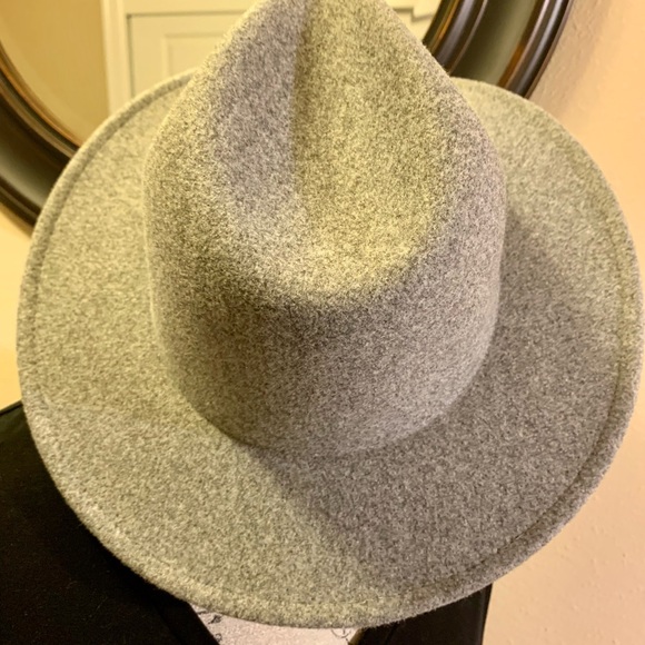 LN UNIVERSAL THREAD HAT 3” BRIM. 13” L x 12”W. 100% POLYESTER. - Picture 13 of 13